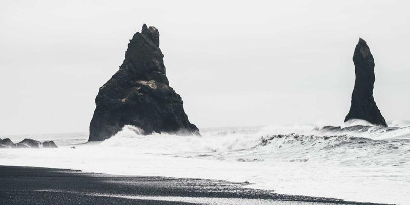 巴厘岛瀑布别墅：阿勇河畔雨林秘境，聆听自然白噪音的极致避世住宿体验