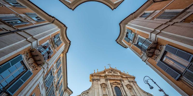巴厘岛生态竹别墅：雨水收集与太阳能供电系统解析